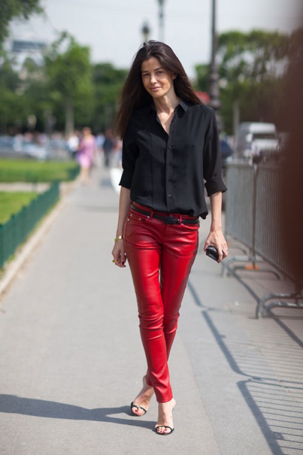Красная рубашка джинсы
